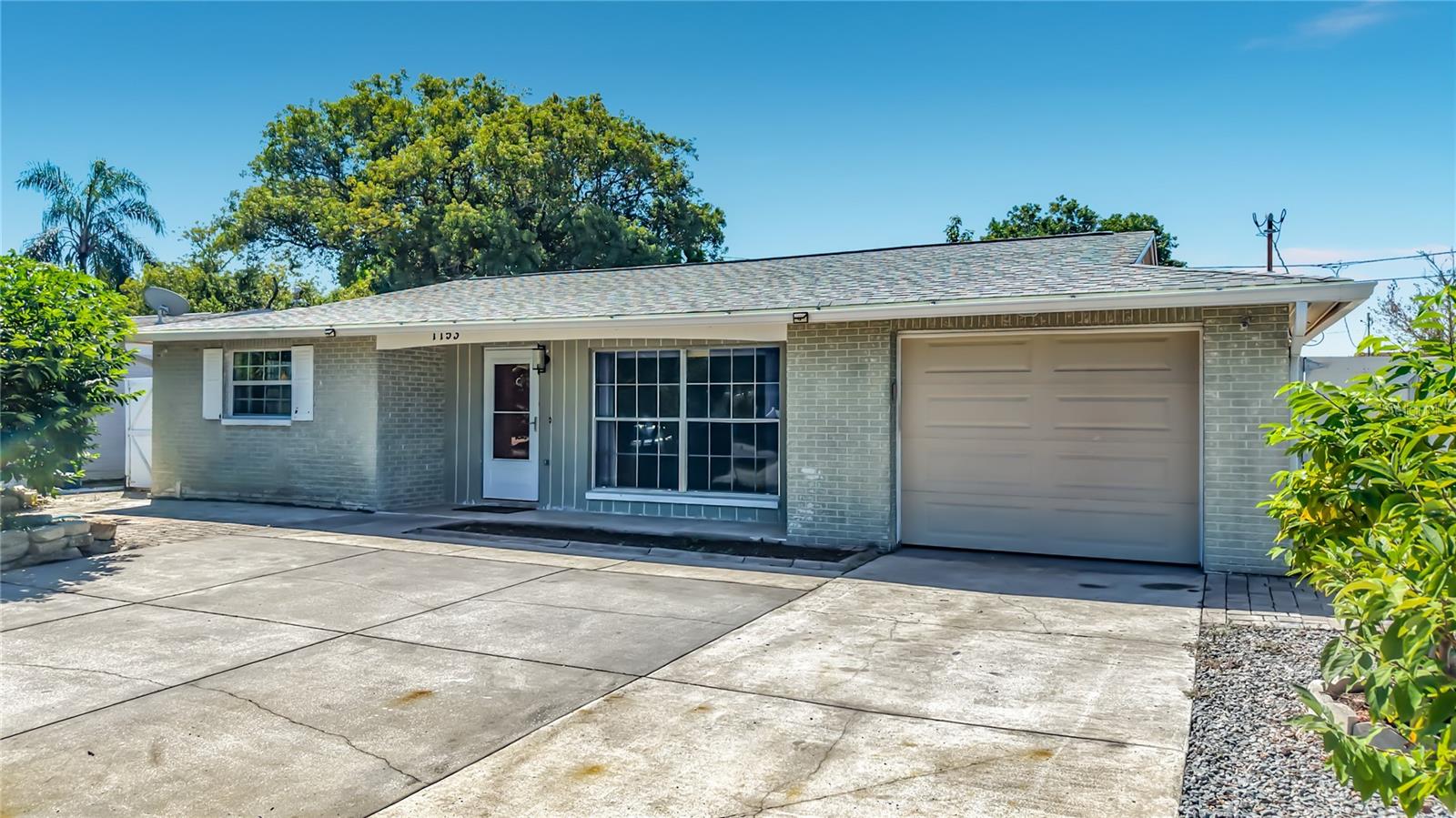 1153 CHANCELLOR DR