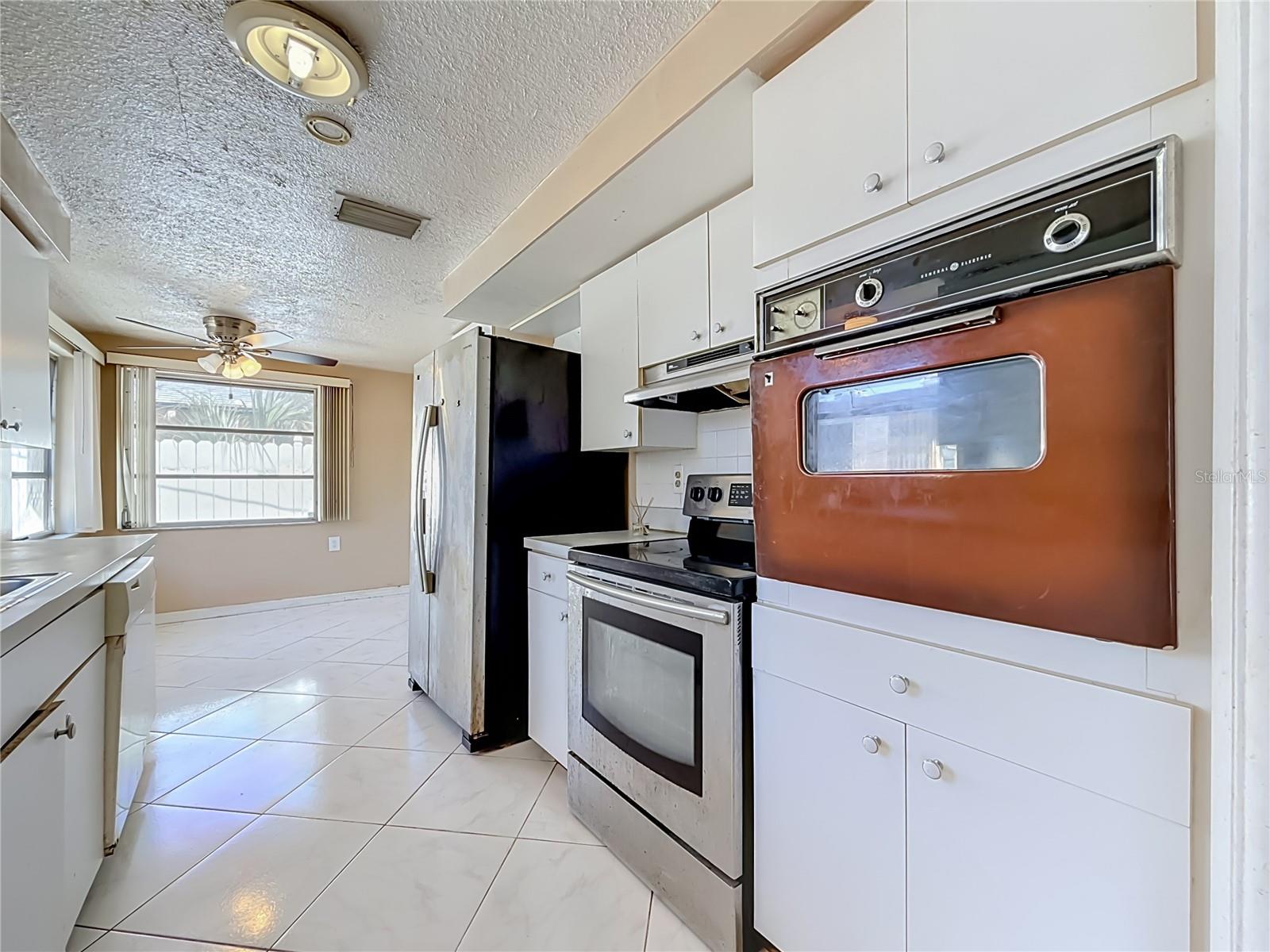 1153 CHANCELLOR DR