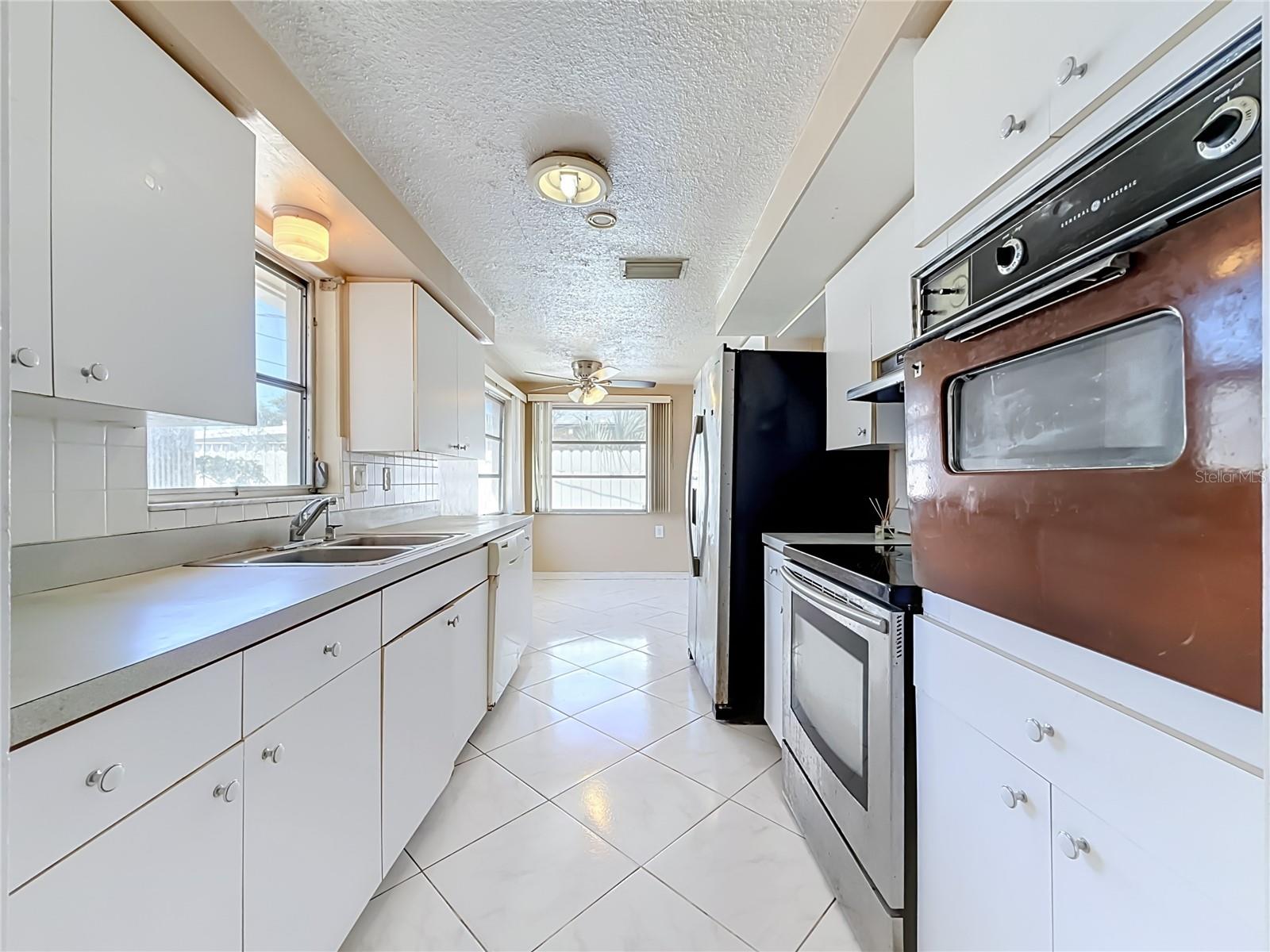 1153 CHANCELLOR DR