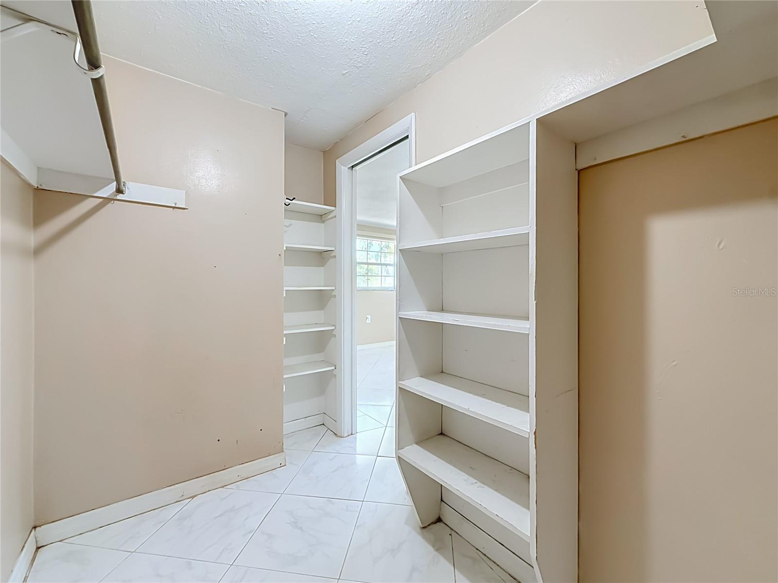 1153 CHANCELLOR DR
