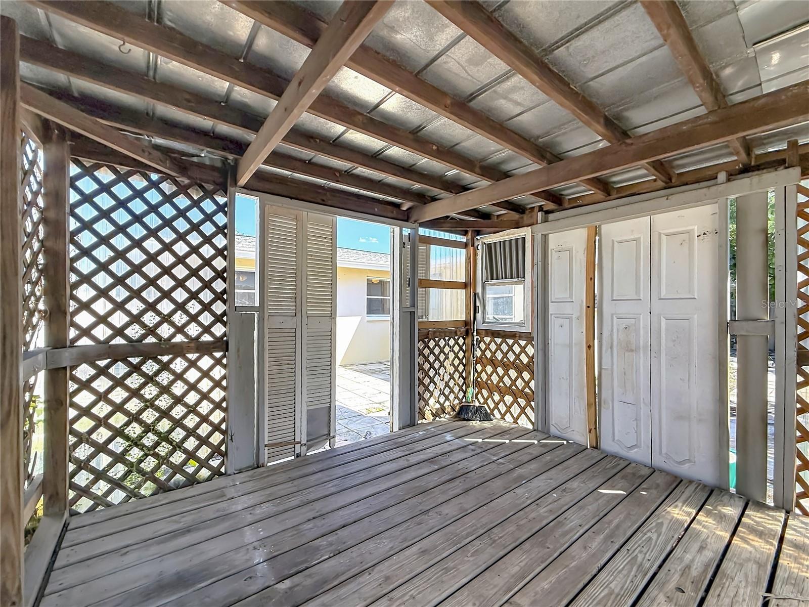 1153 CHANCELLOR DR