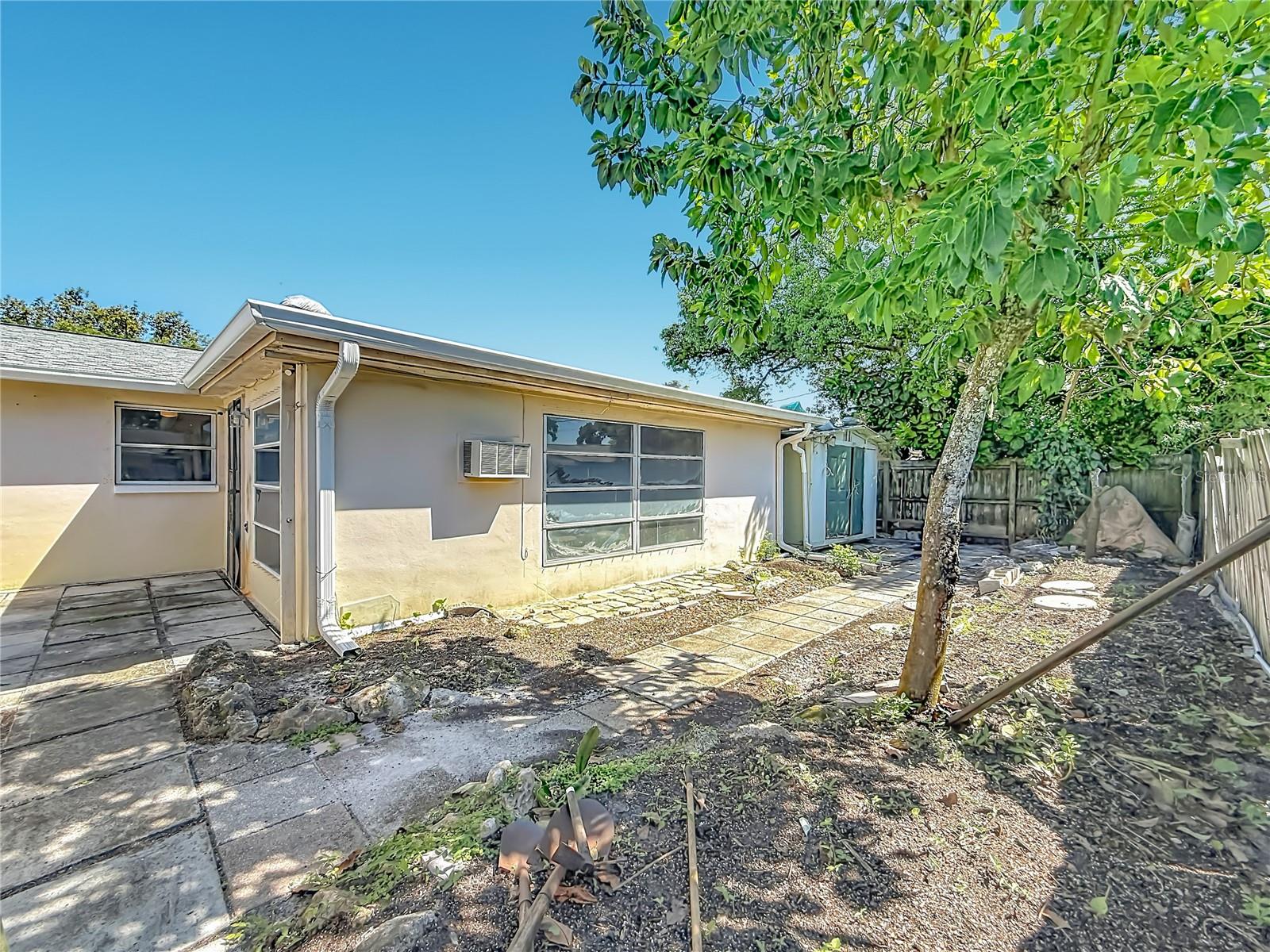 1153 CHANCELLOR DR