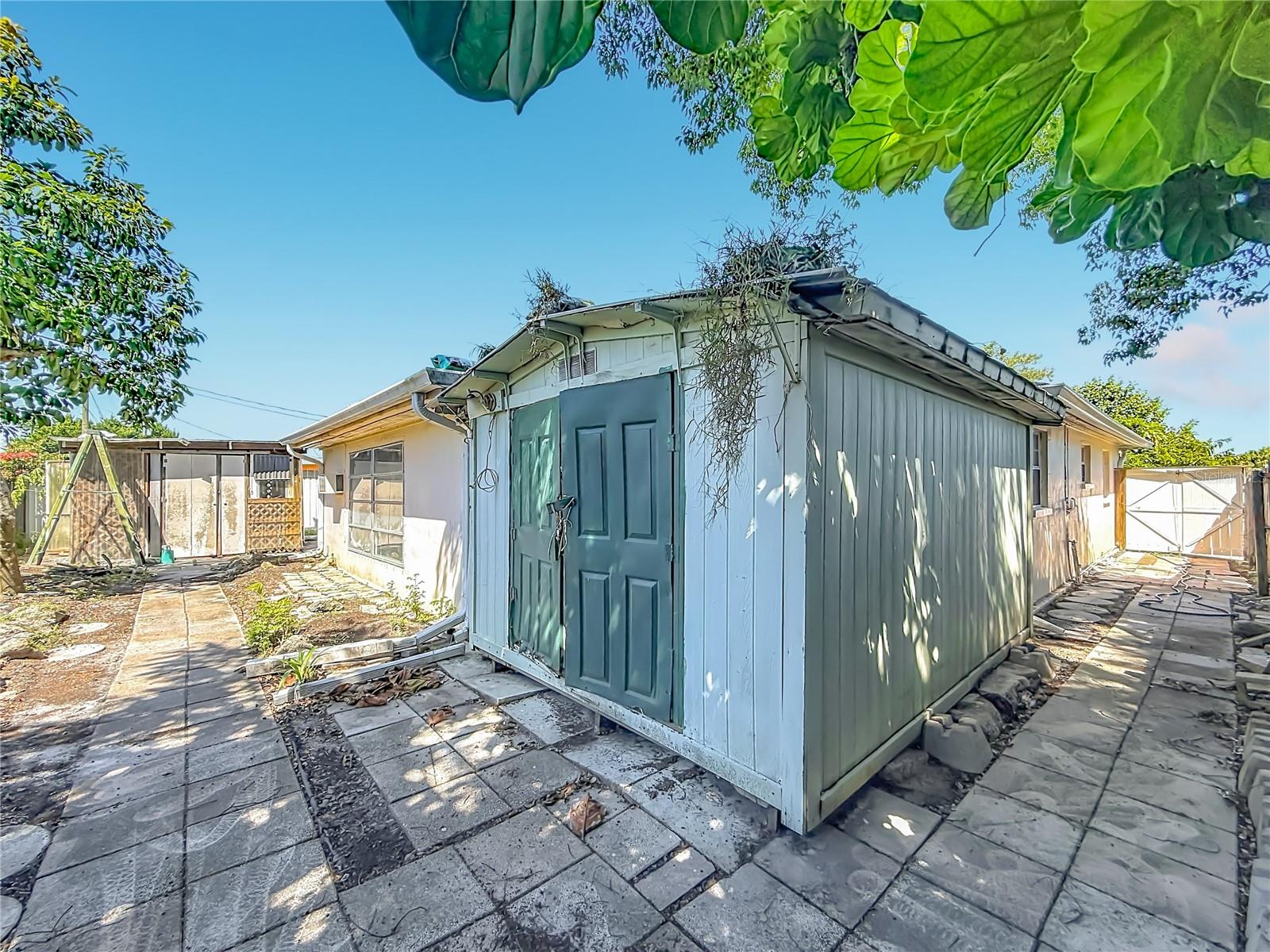 1153 CHANCELLOR DR