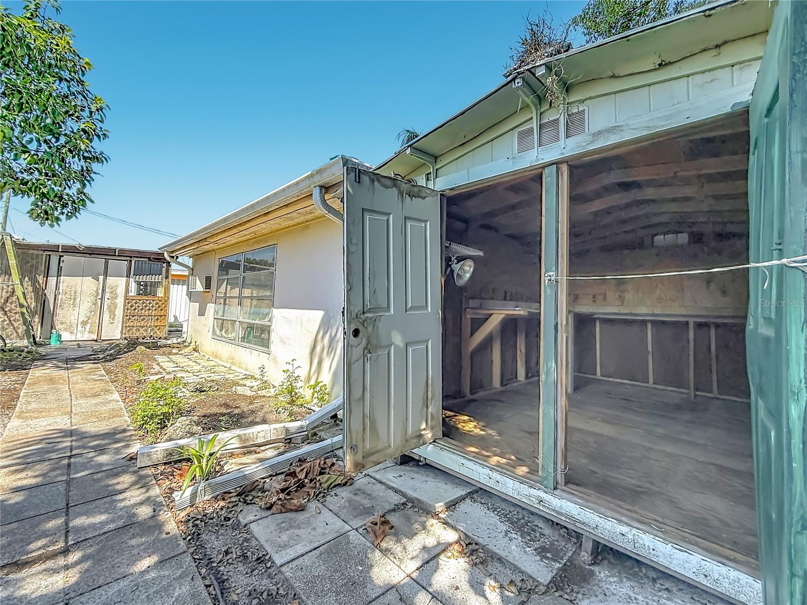 1153 CHANCELLOR DR