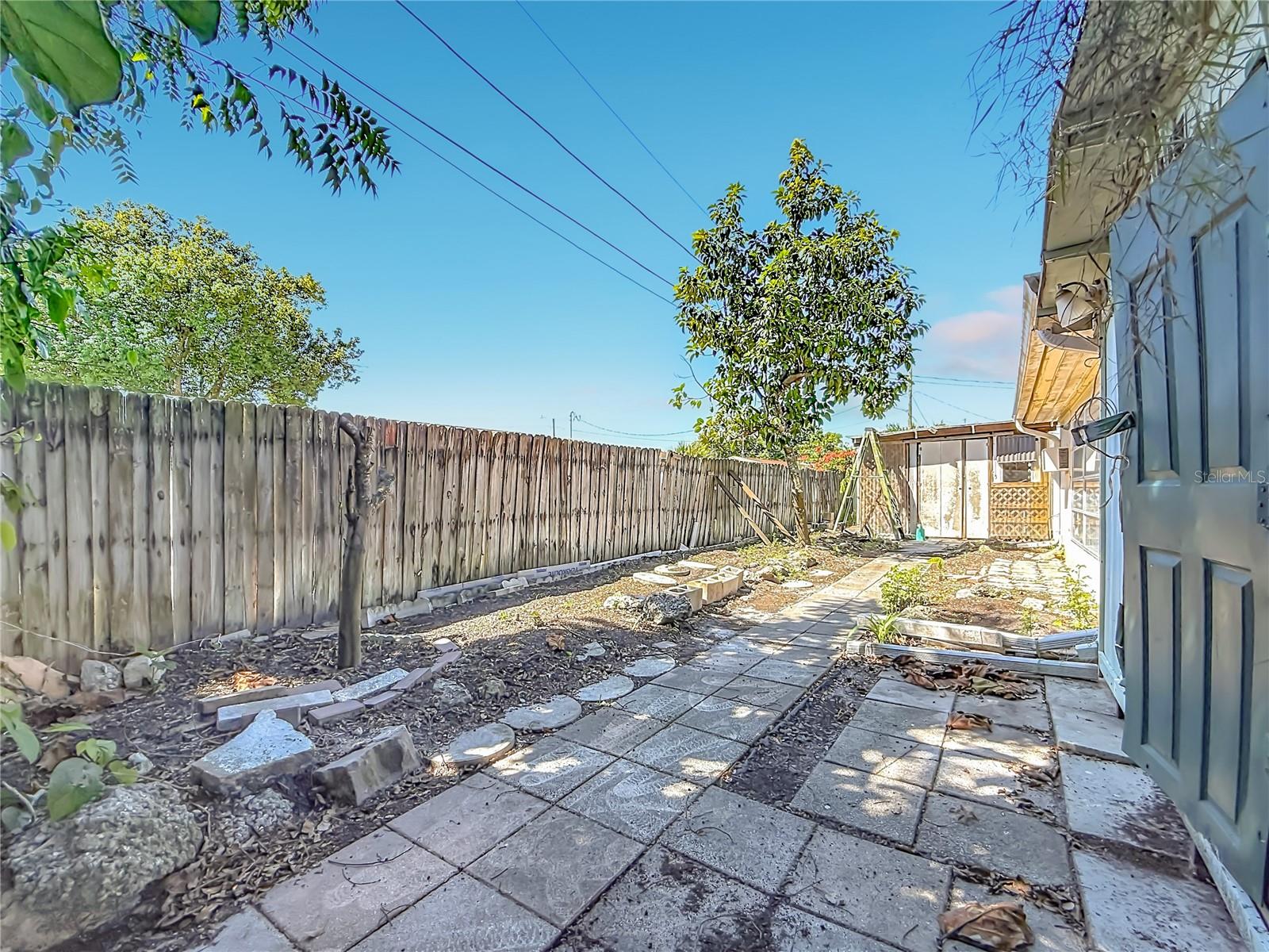 1153 CHANCELLOR DR