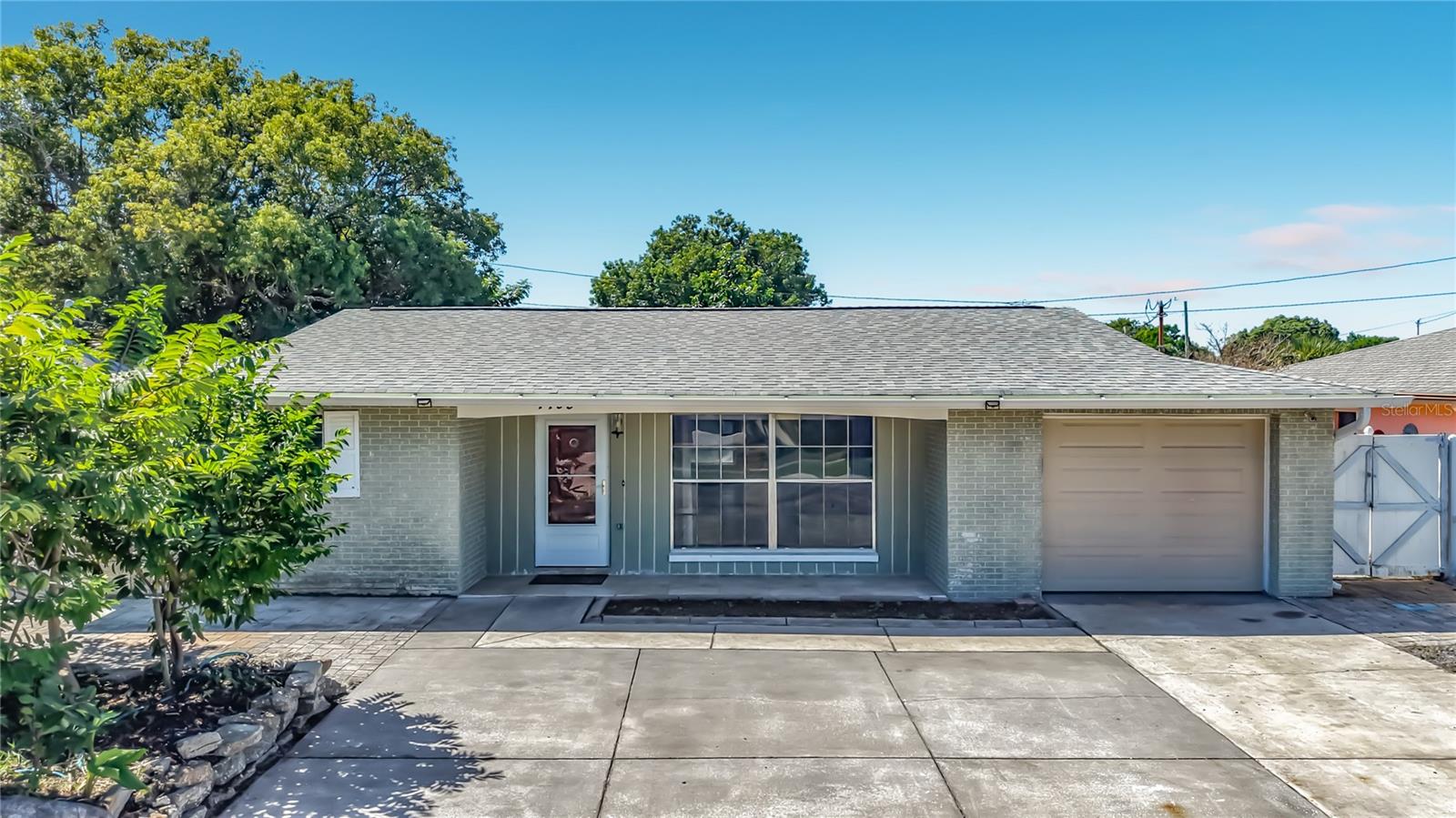 1153 CHANCELLOR DR