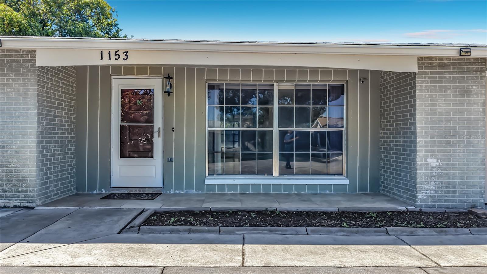 1153 CHANCELLOR DR