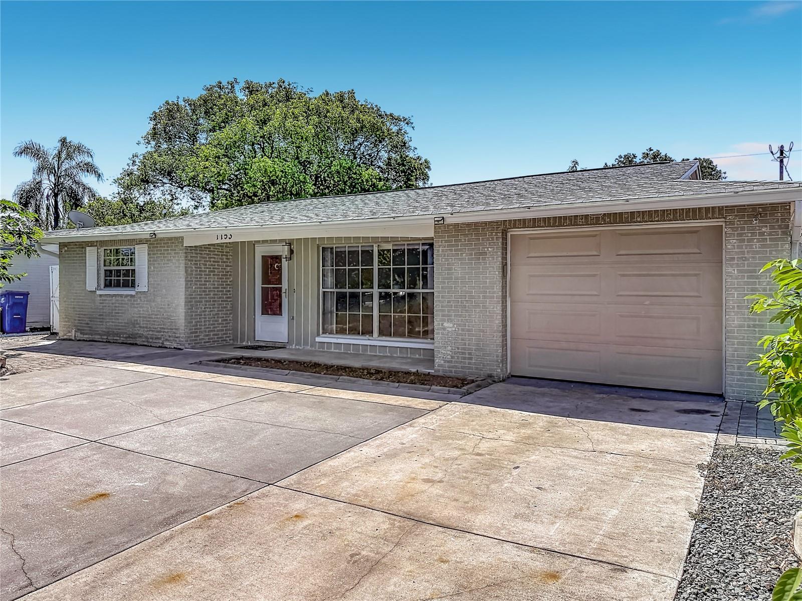 1153 CHANCELLOR DR