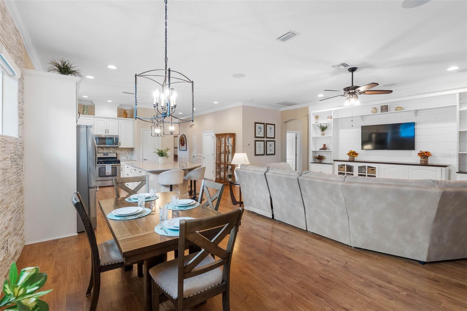 2749 VERONA LN