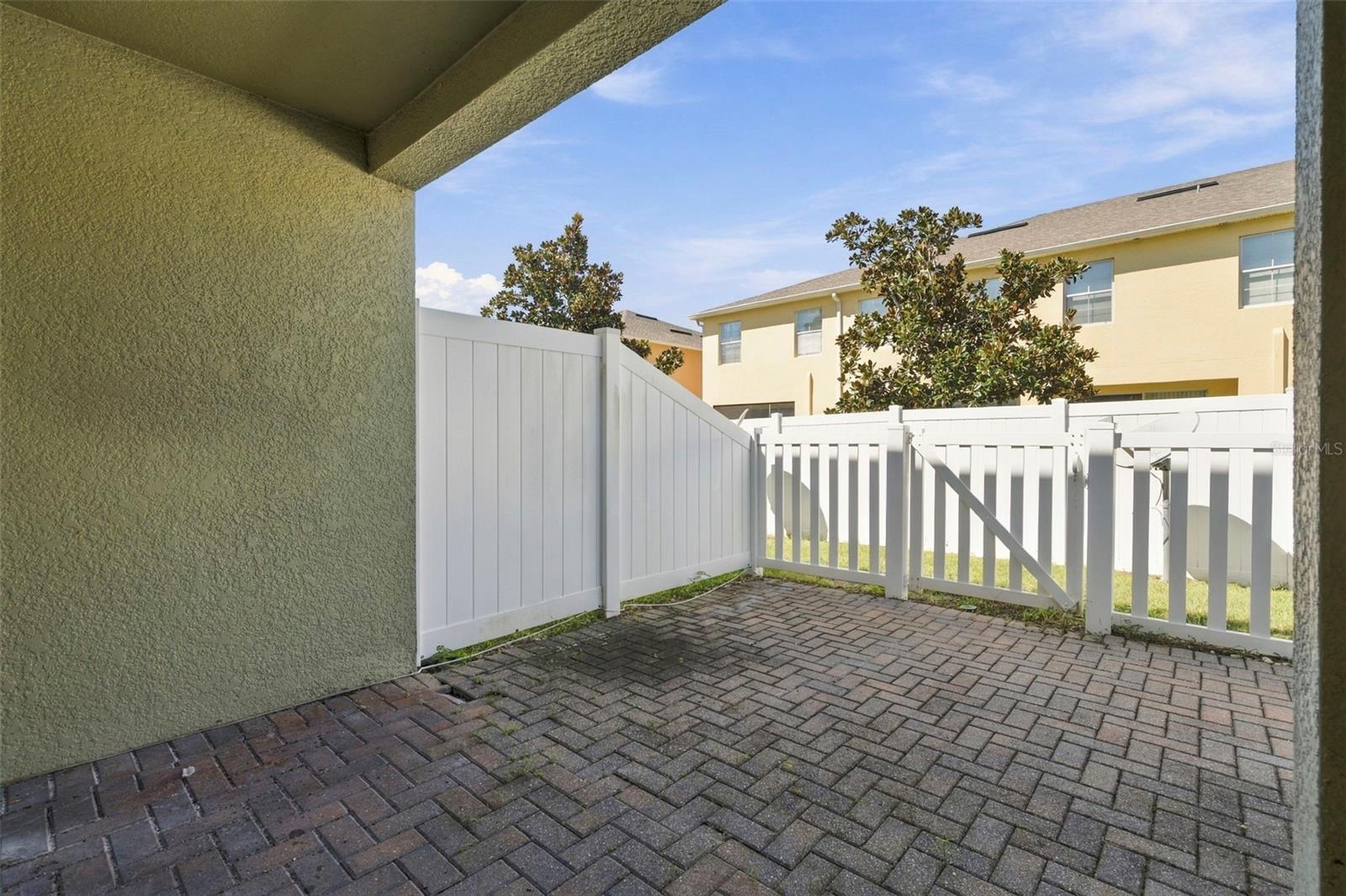9726 TRUMPET VINE LOOP