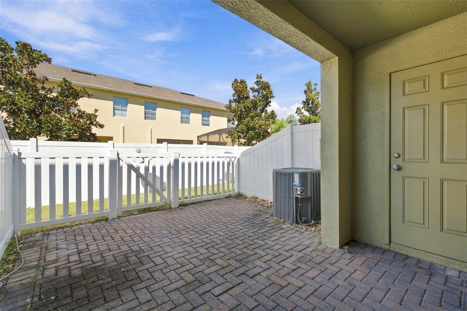 9726 TRUMPET VINE LOOP