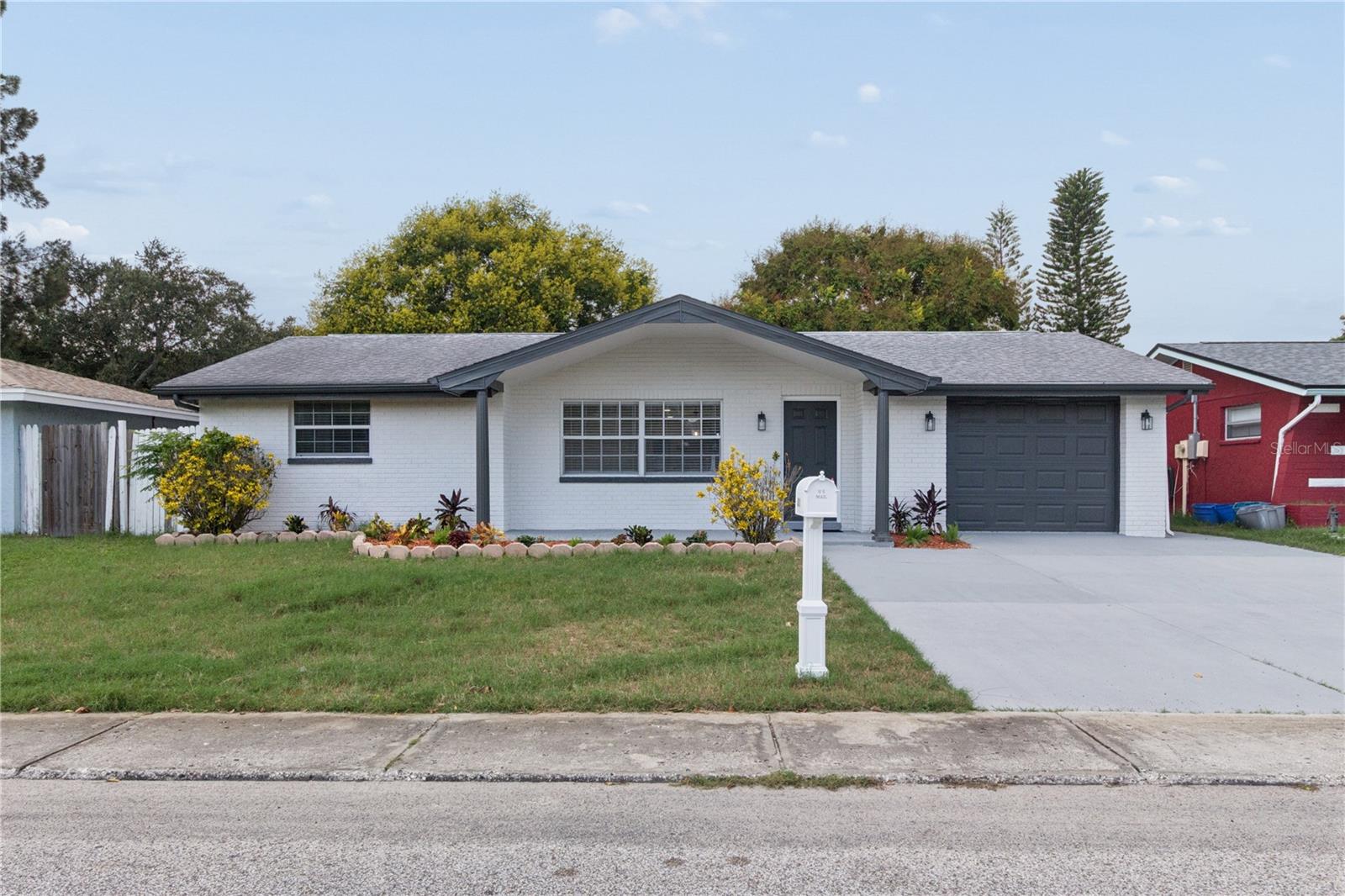 8811 LIDO LN