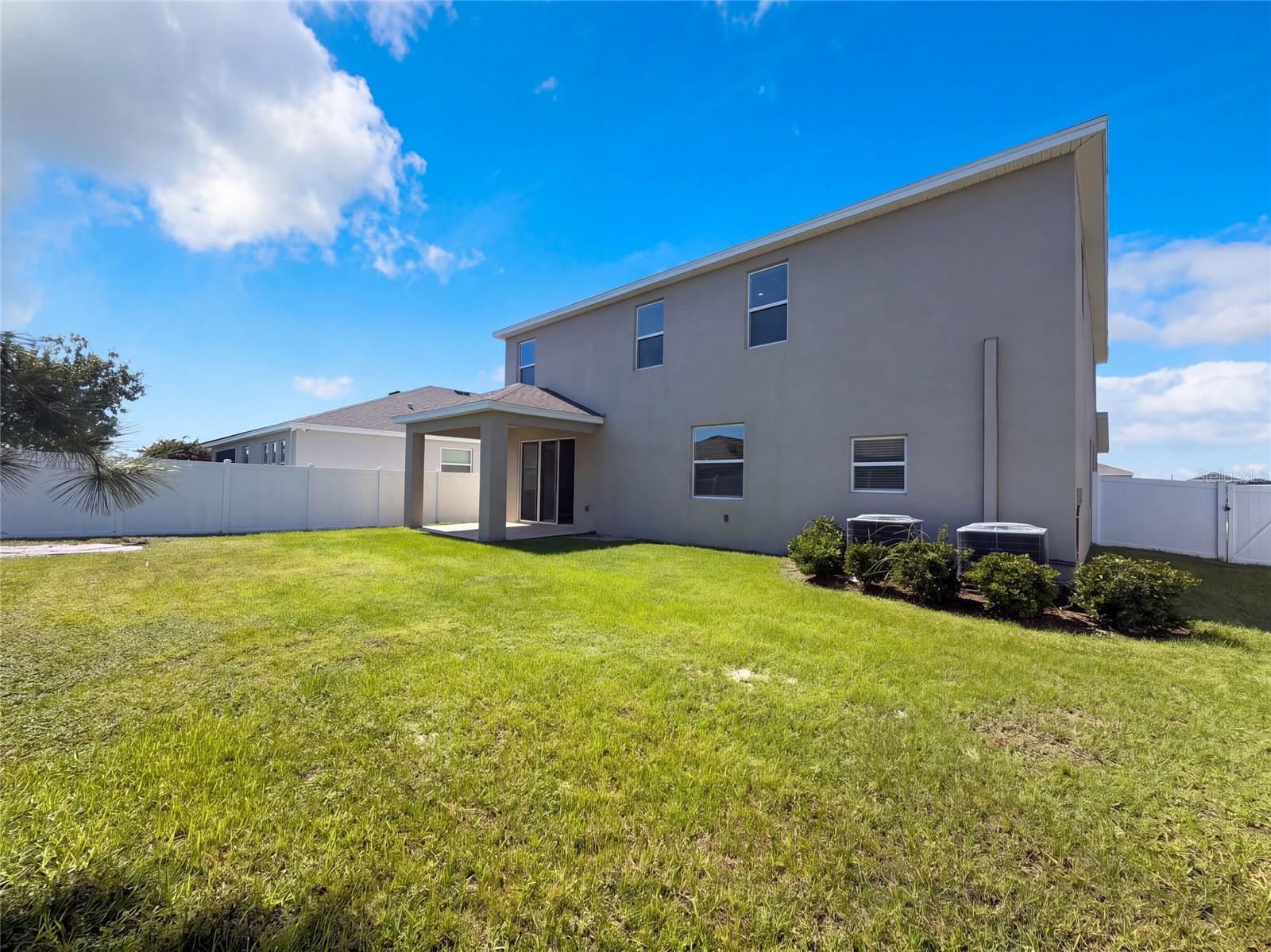 585 BARRIER REEF ST