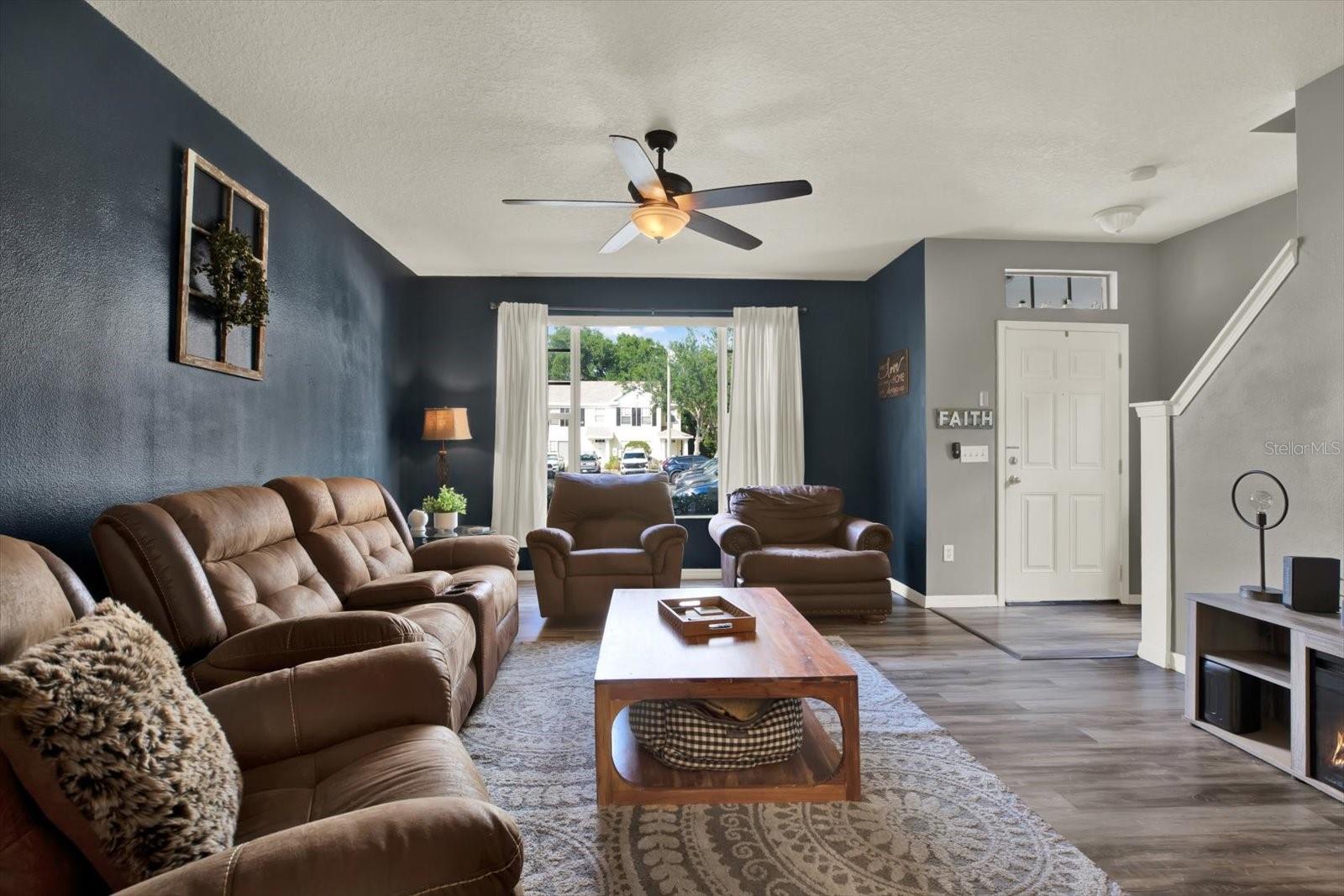 11041 BLACK SWAN CT