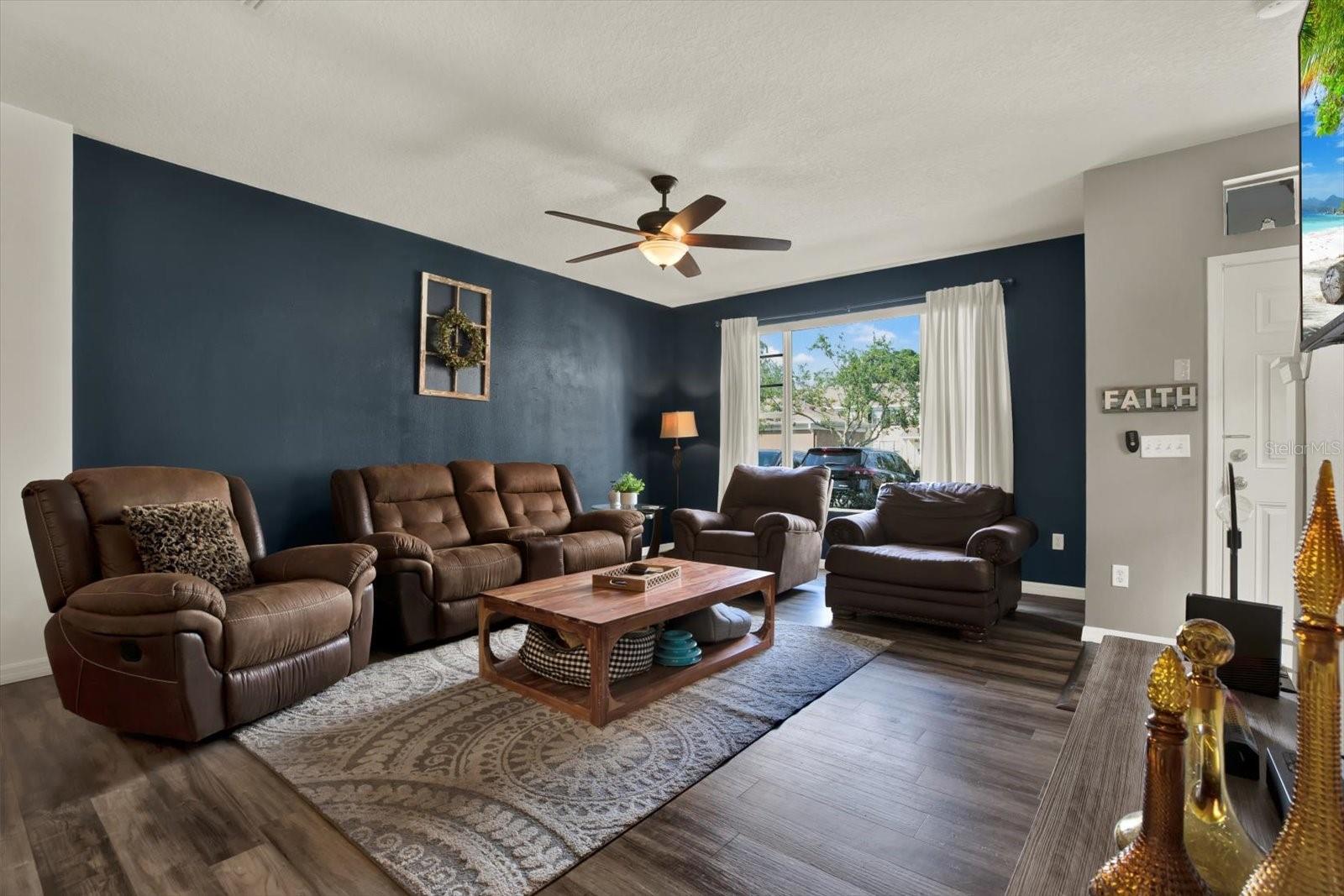 11041 BLACK SWAN CT