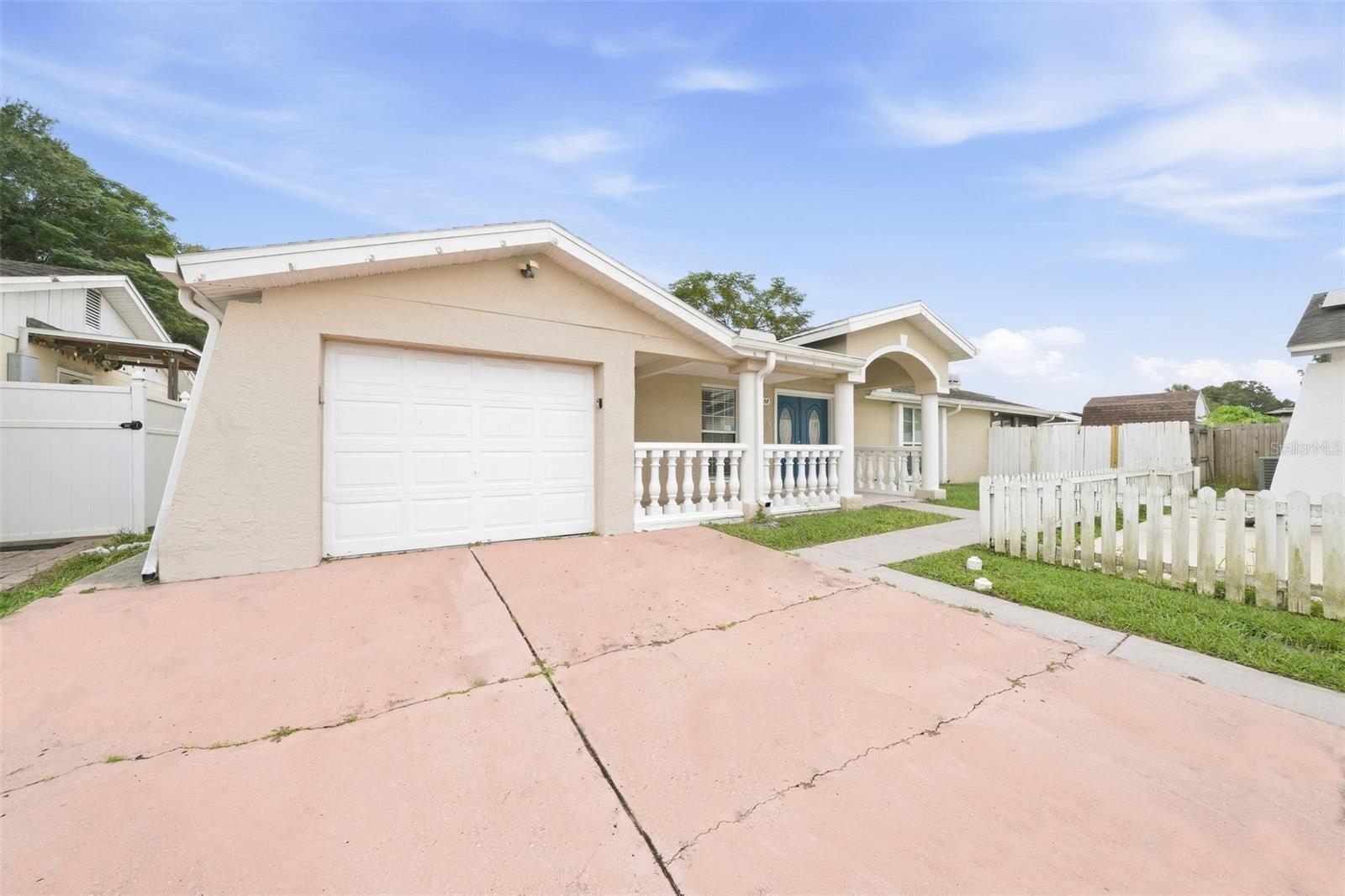 10102 HICKORY HOLLOW CT
