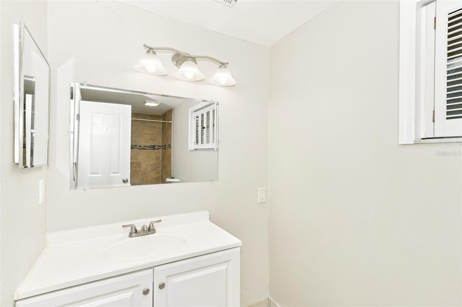 10102 HICKORY HOLLOW CT