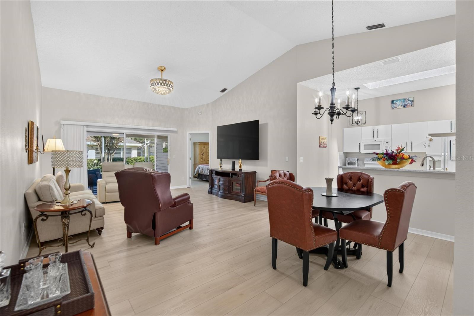 2433 NEW HAVEN CIR