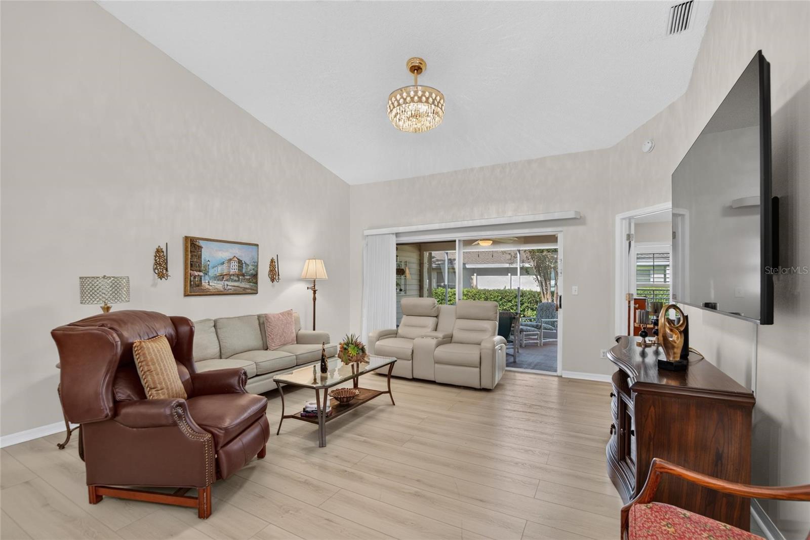 2433 NEW HAVEN CIR