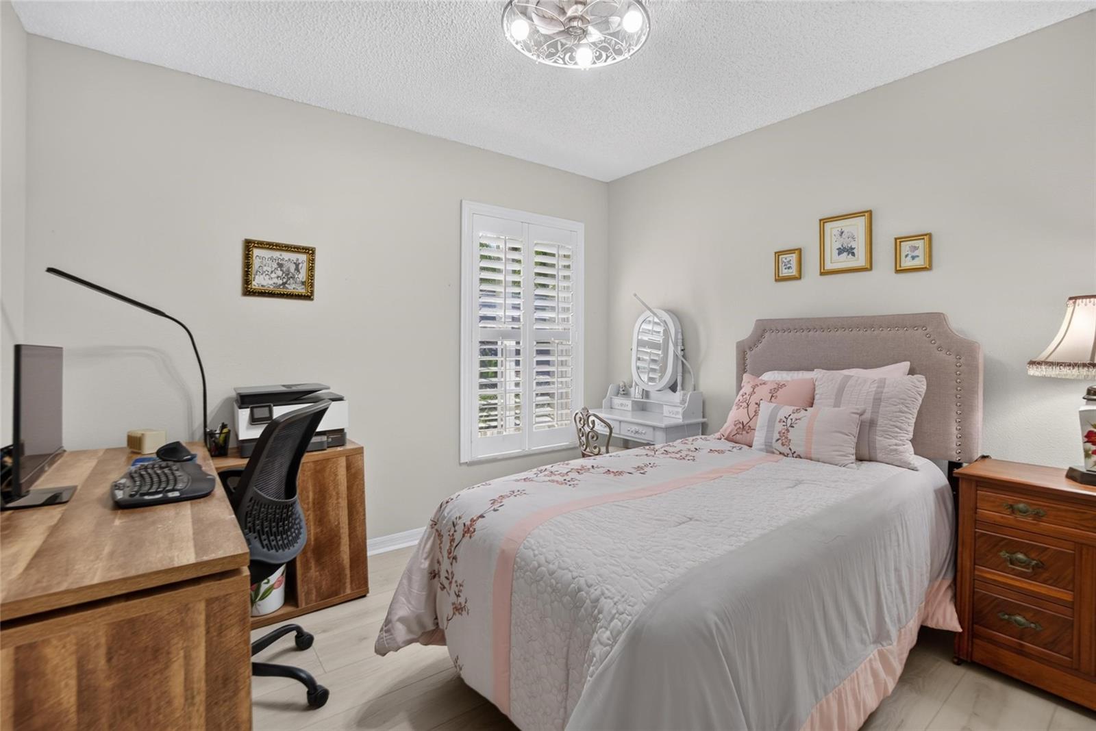 2433 NEW HAVEN CIR