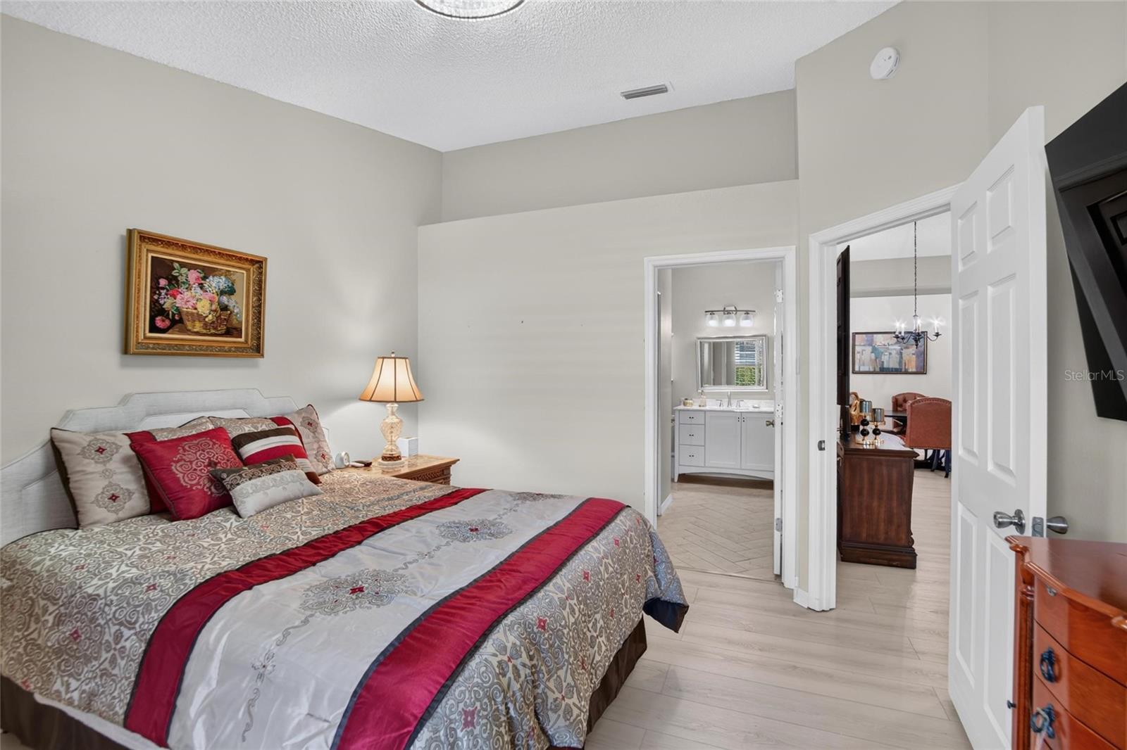 2433 NEW HAVEN CIR