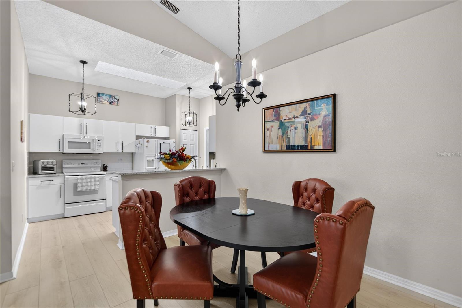2433 NEW HAVEN CIR
