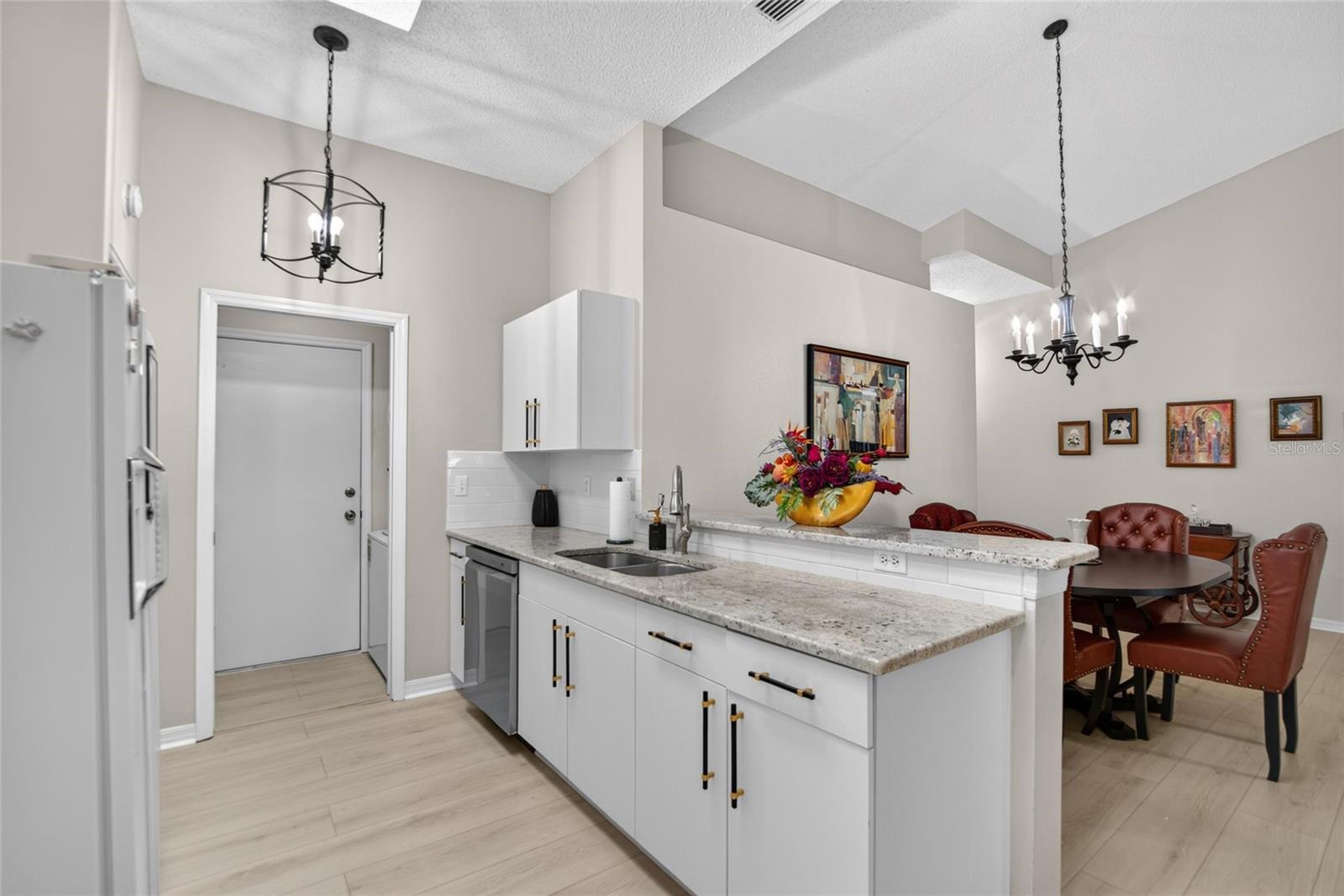 2433 NEW HAVEN CIR