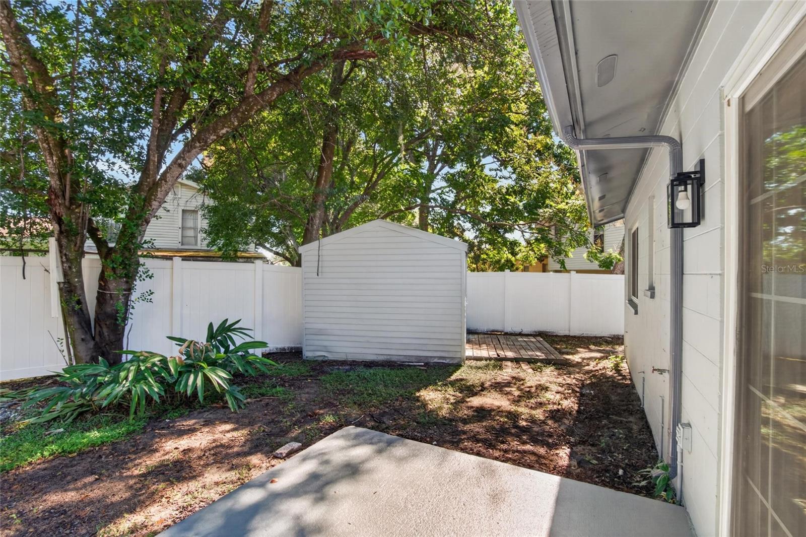 605 HILLPOINT WAY