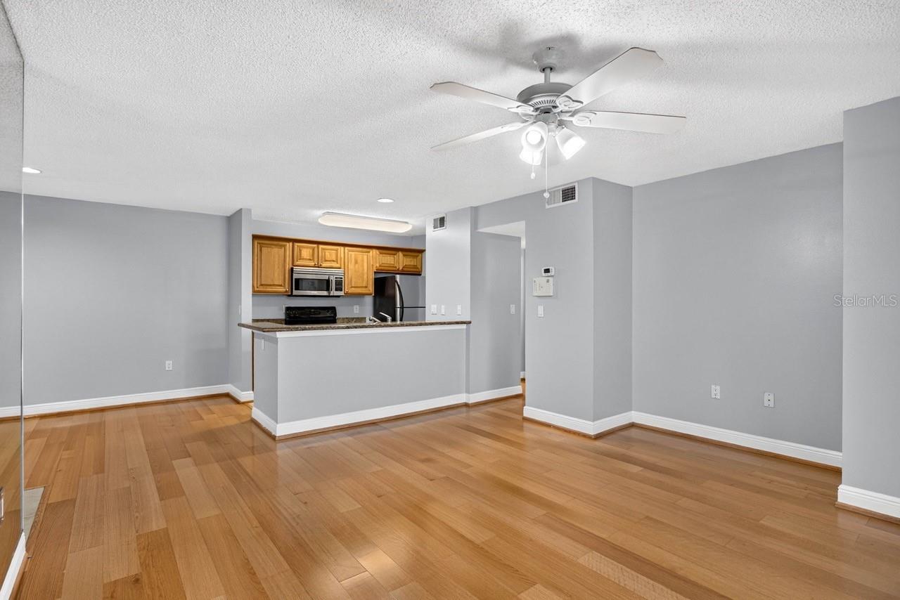 4211 CHATHAM OAK CT #111