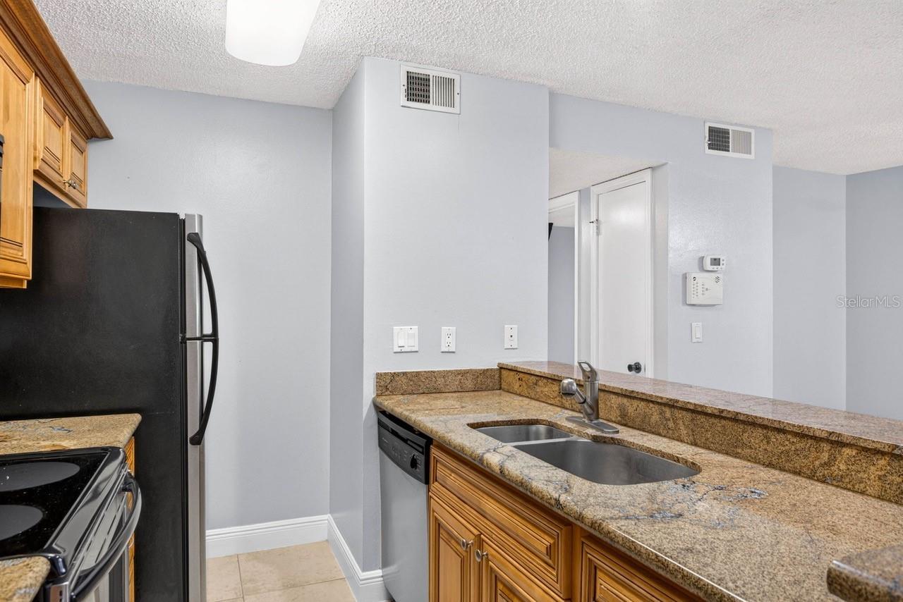 4211 CHATHAM OAK CT #111