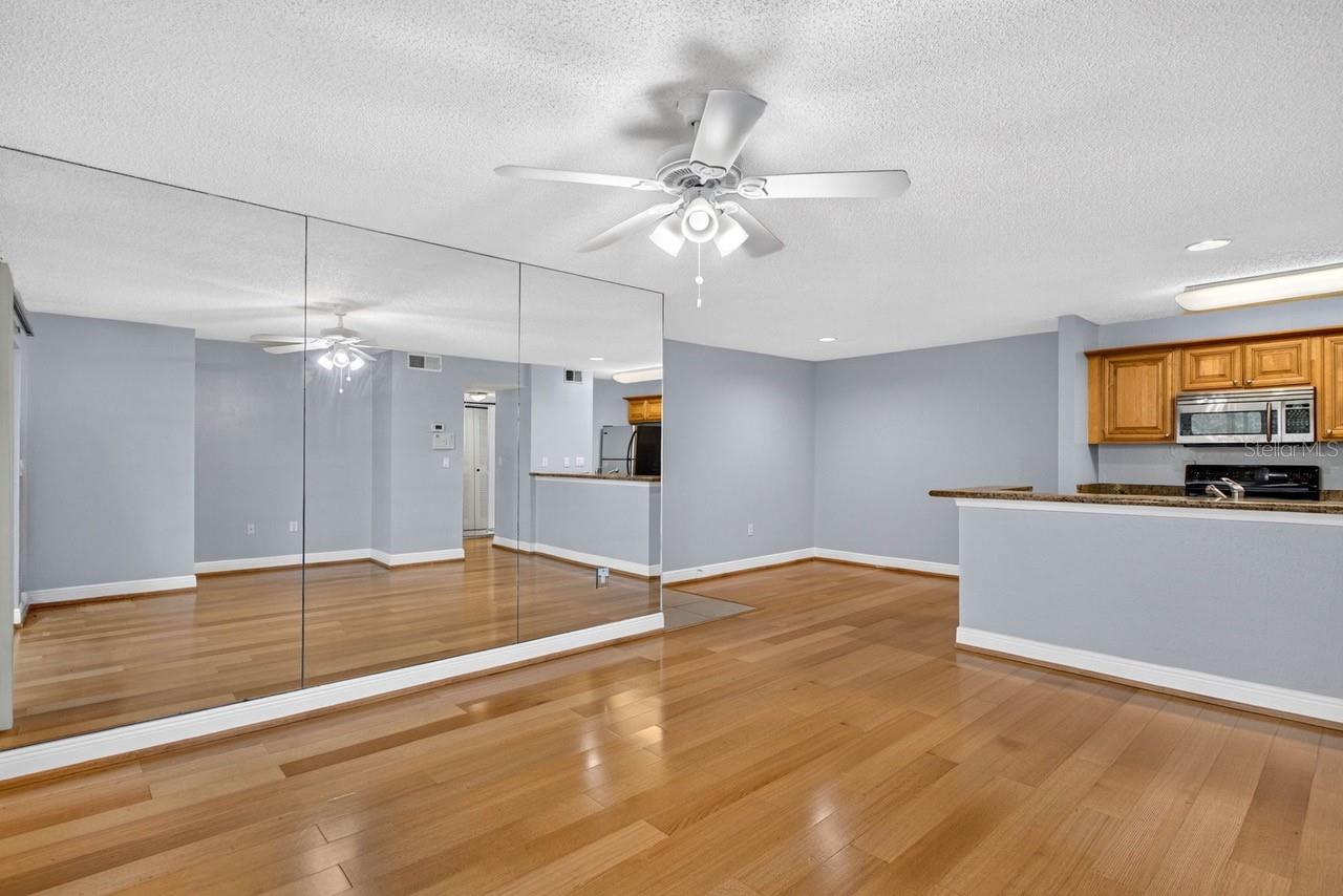 4211 CHATHAM OAK CT #111