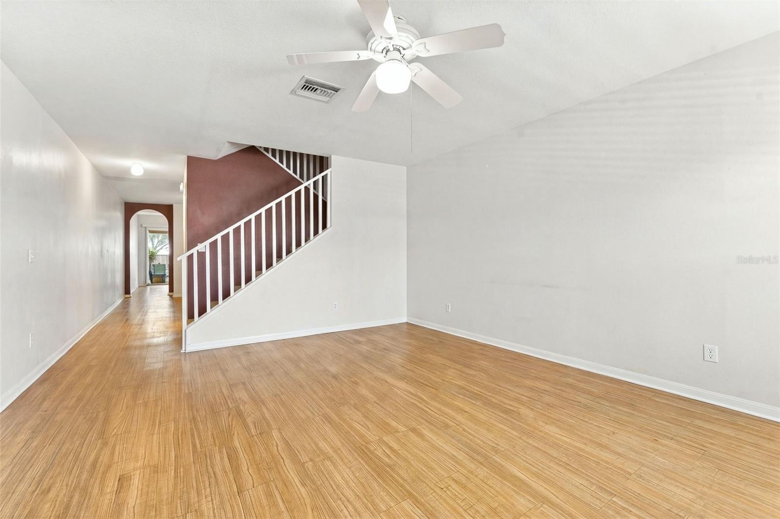 349 KENSINGTON LAKE CIR