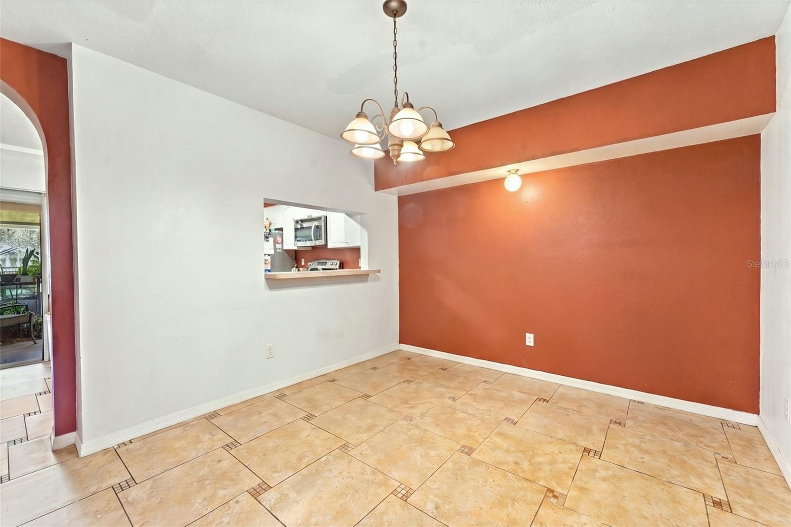 349 KENSINGTON LAKE CIR