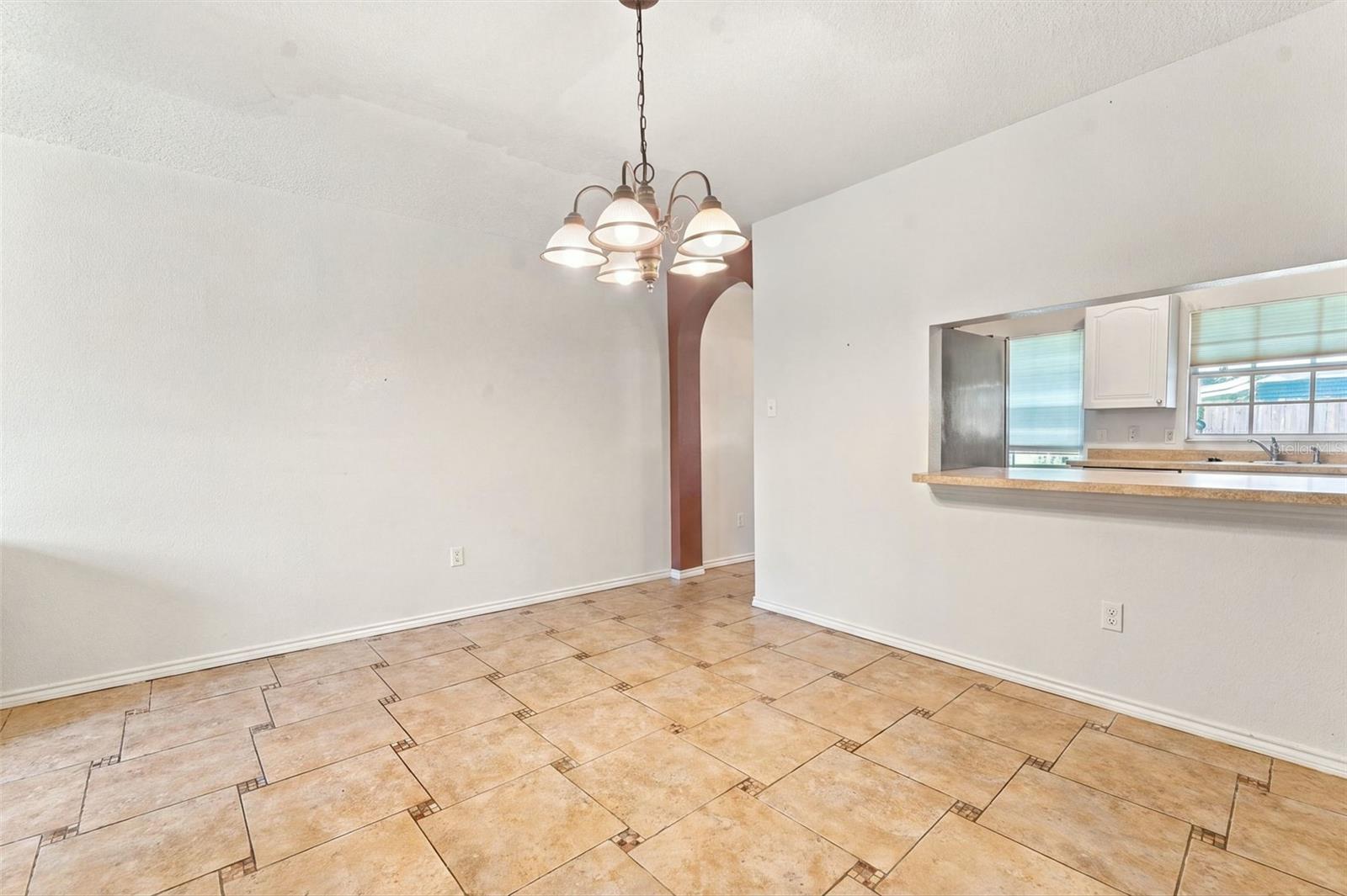349 KENSINGTON LAKE CIR