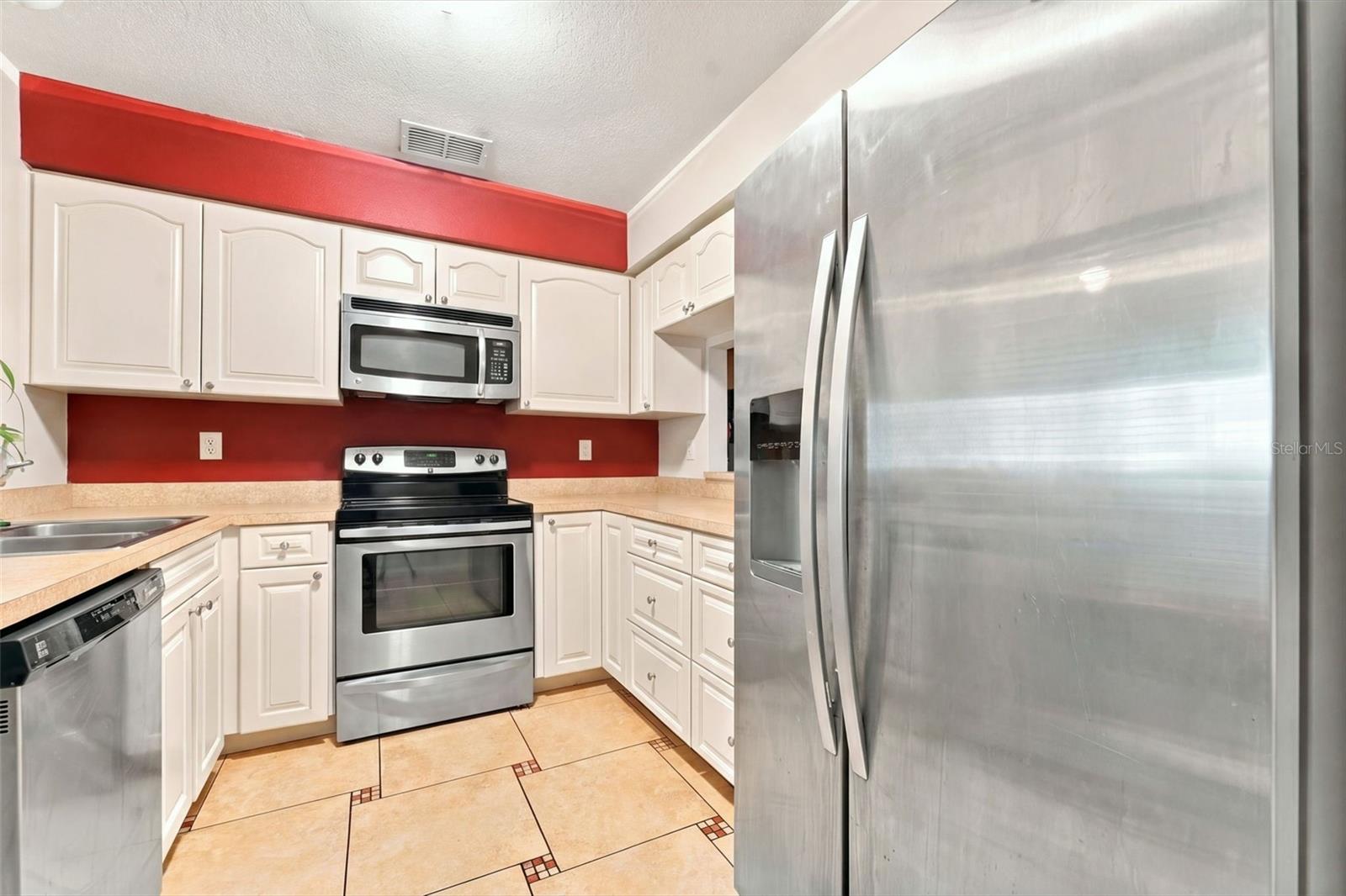 349 KENSINGTON LAKE CIR