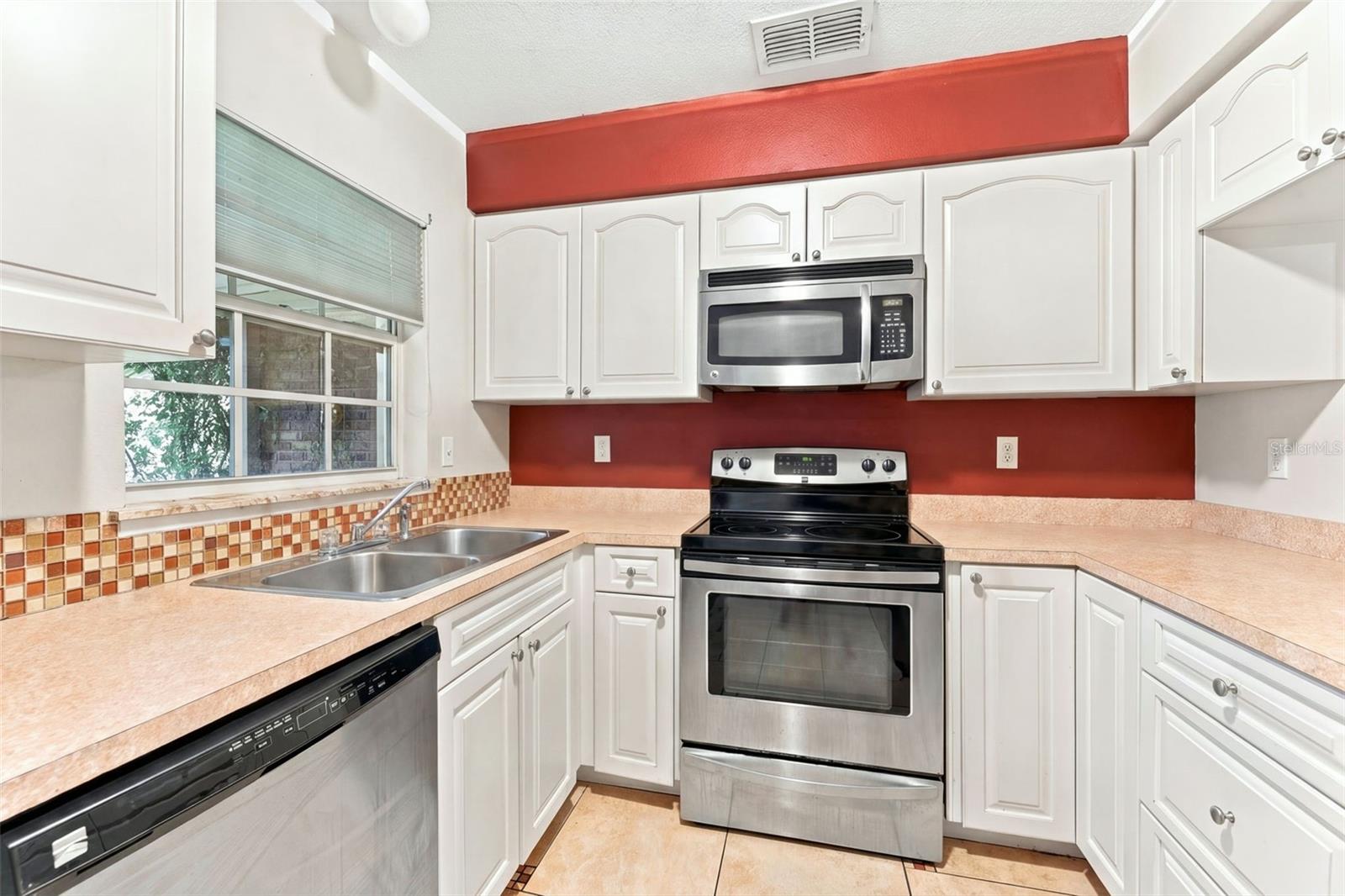 349 KENSINGTON LAKE CIR