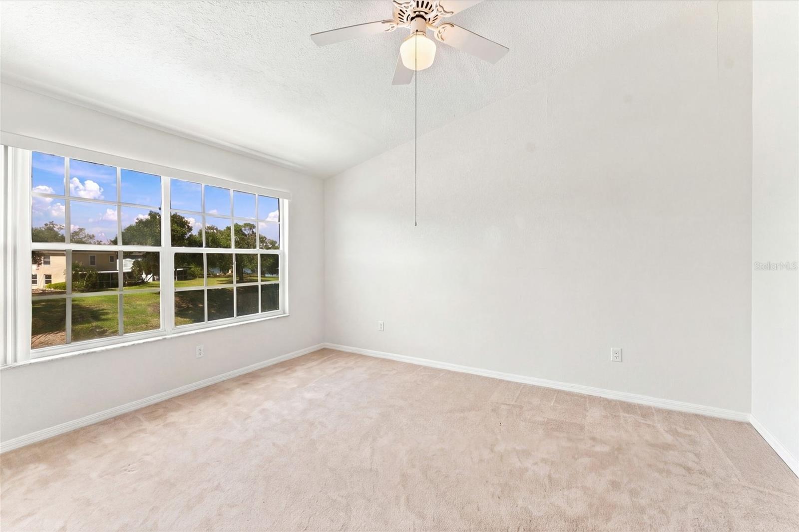 349 KENSINGTON LAKE CIR