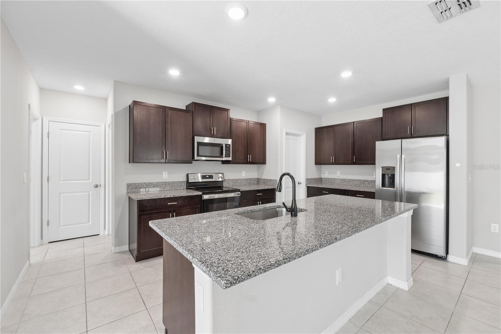 7207 RONNIE GARDENS CT