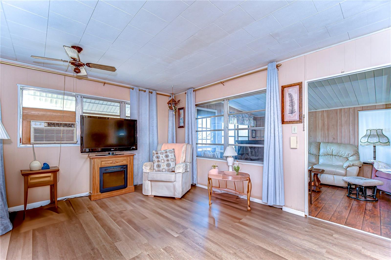 6046 HARRIET ST