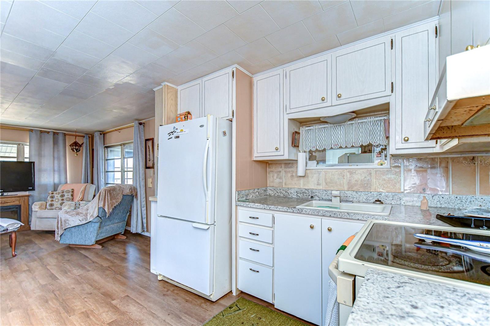6046 HARRIET ST