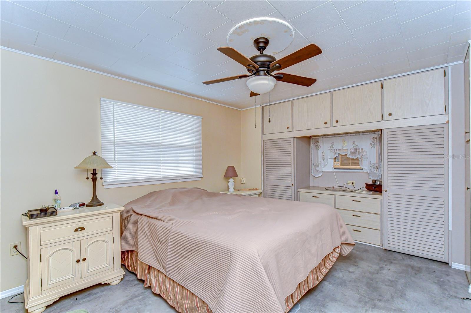 6046 HARRIET ST