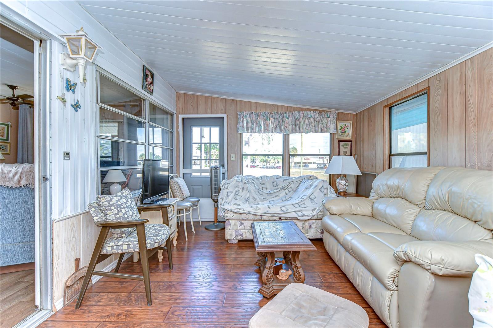 6046 HARRIET ST