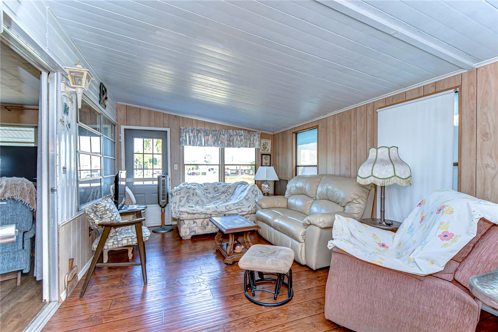 6046 HARRIET ST
