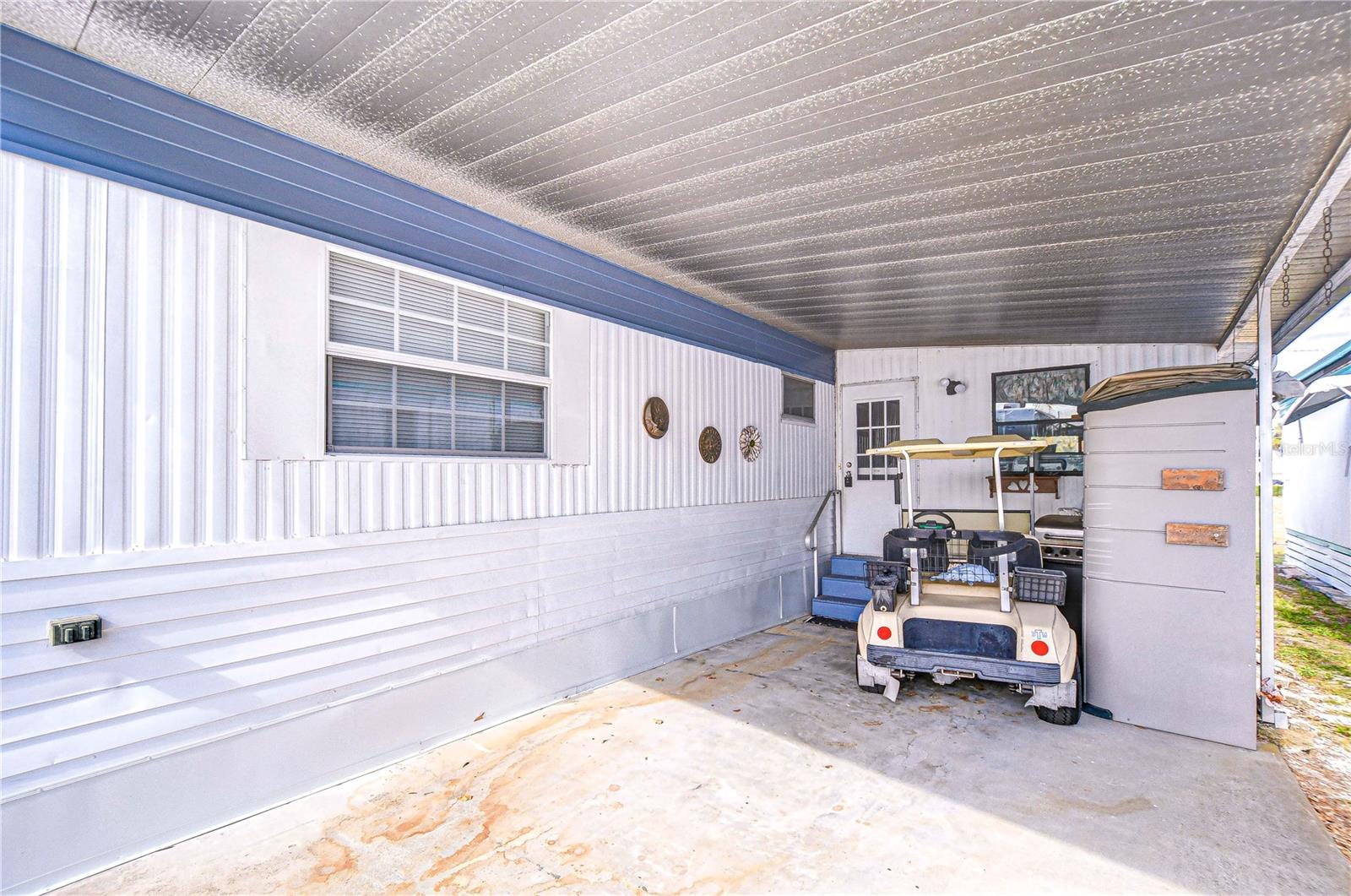 6046 HARRIET ST