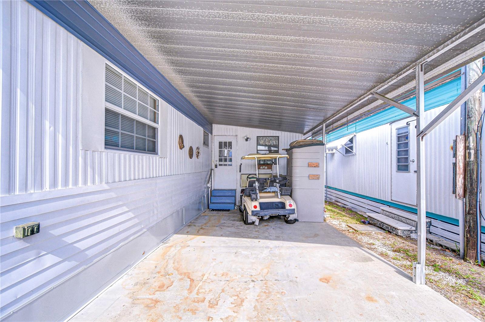 6046 HARRIET ST