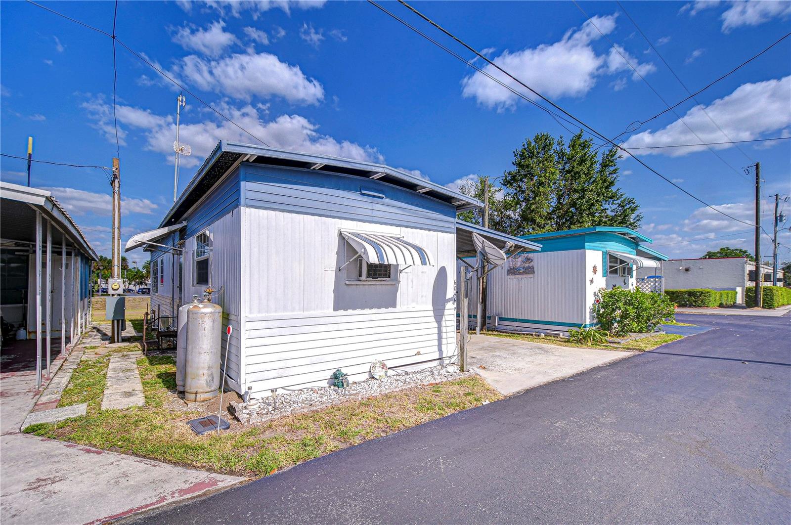 6046 HARRIET ST