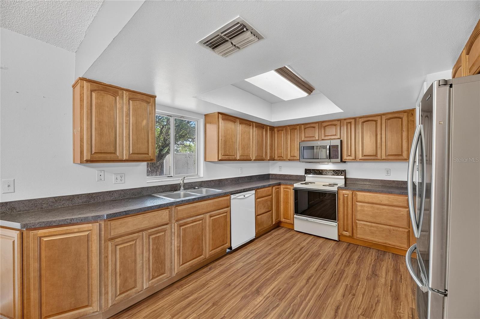 332 BRANDYWINE DR