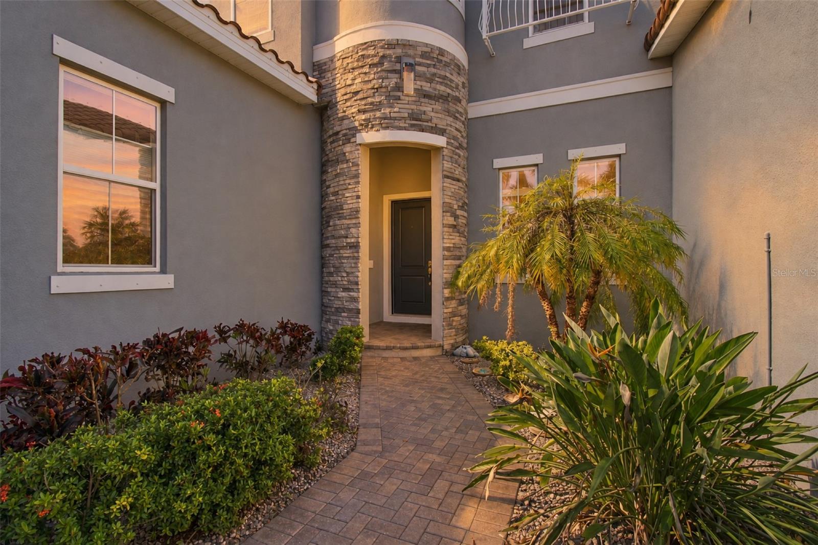 832 MANNS HARBOR DR