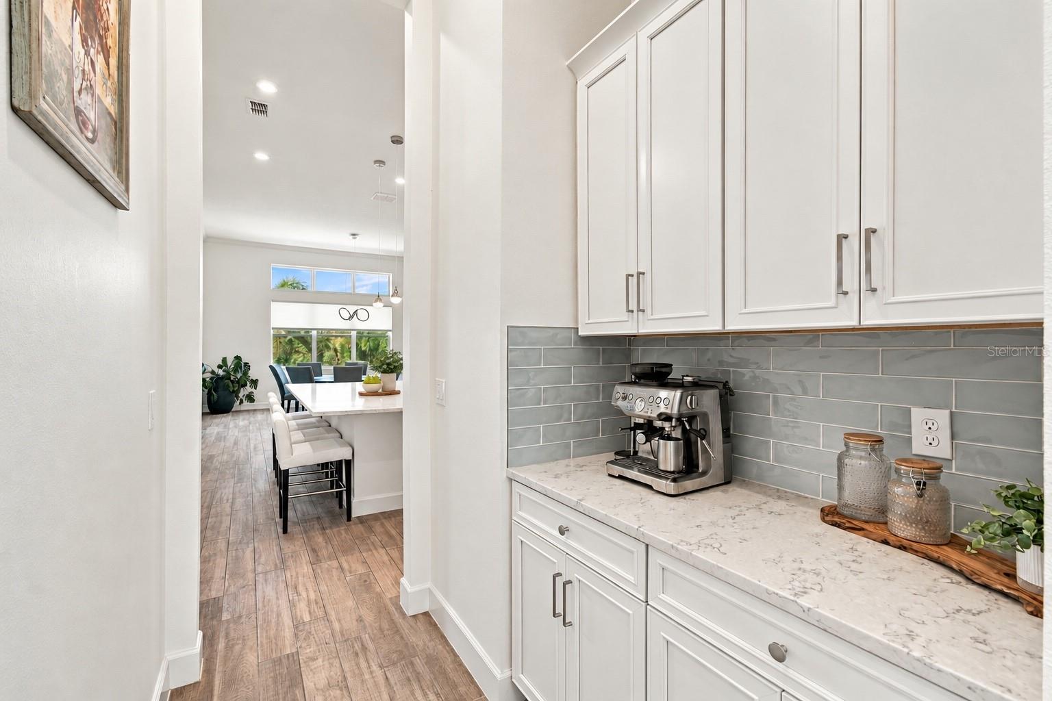 832 MANNS HARBOR DR