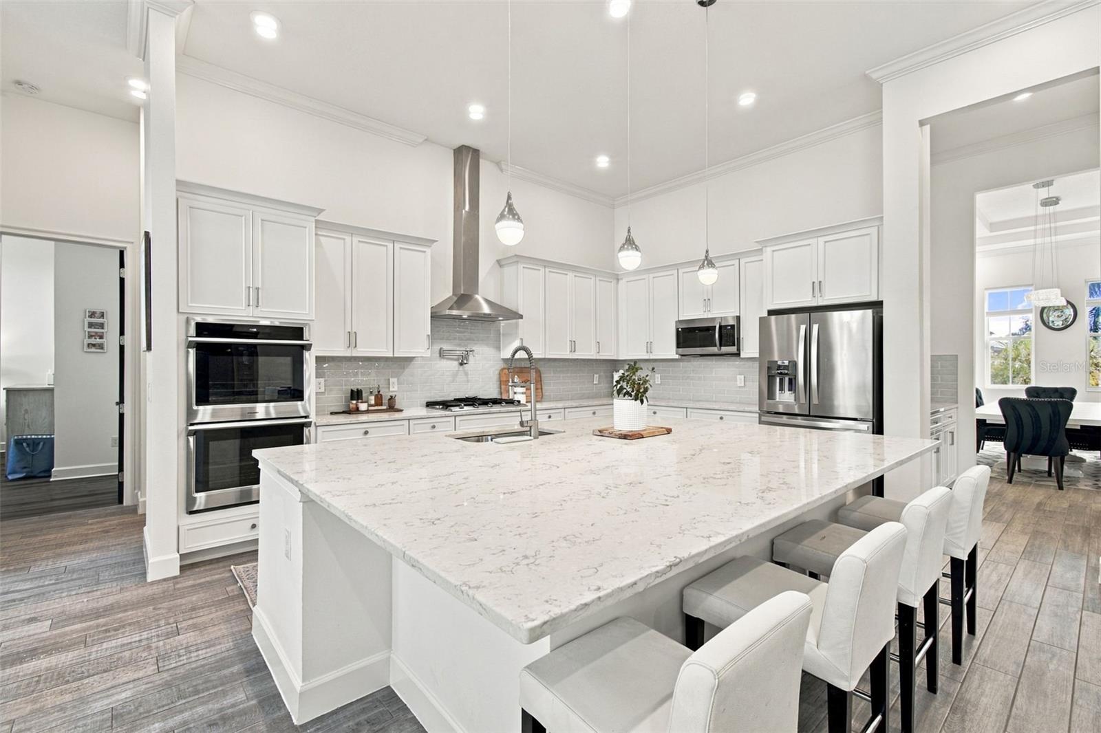 832 MANNS HARBOR DR